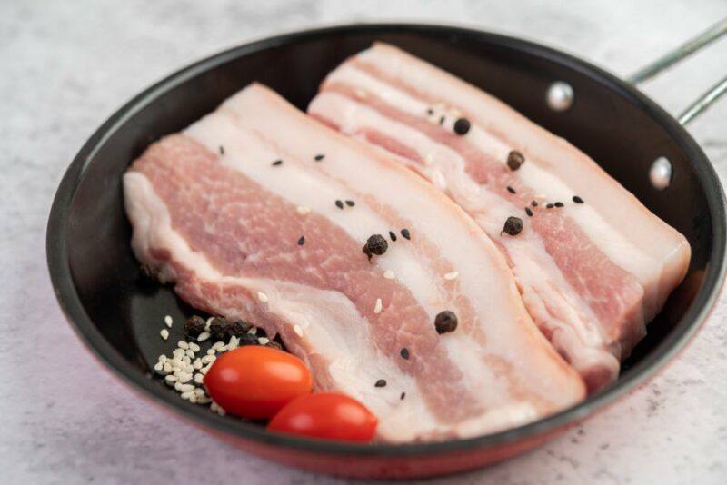 Boucherie le porc est une viande rouge ou blanche